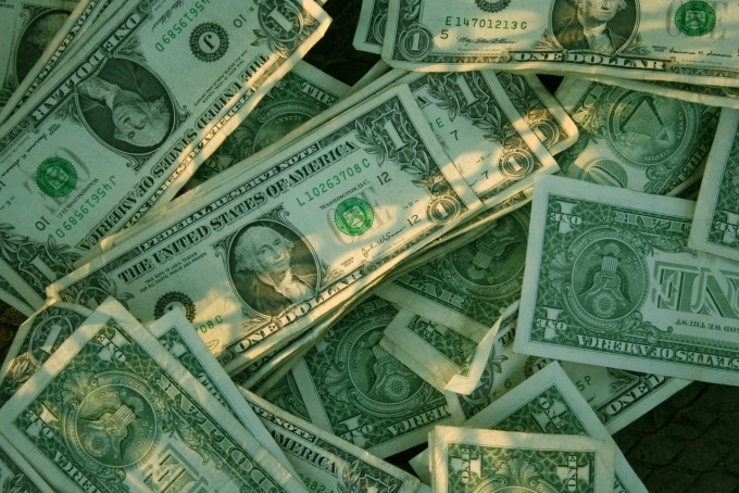 money-1559456-1279x852